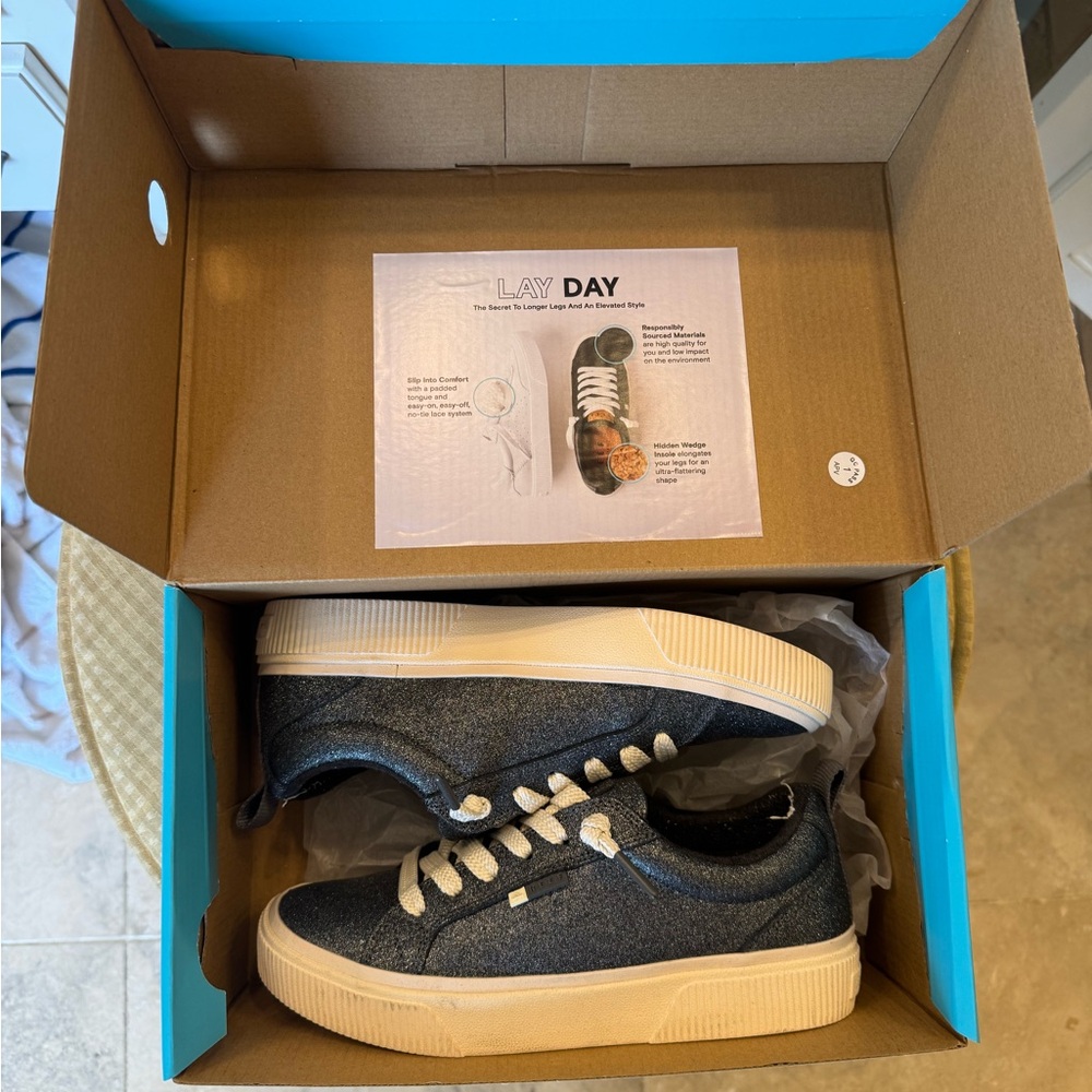 Reef women’s Lay Day Sneakers in Navy with Cream Sole